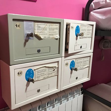Rc Miguel Angel Hostel Madrid Buitenkant foto Mailboxes on board a train