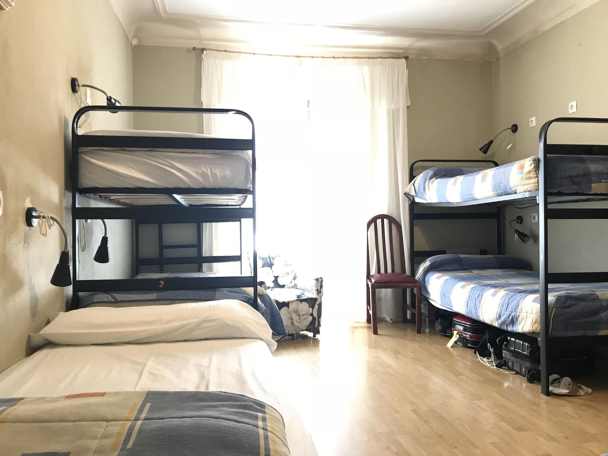 Rc Miguel Angel Hostel Madrid Buitenkant foto Hostel room in Madrid, Spain