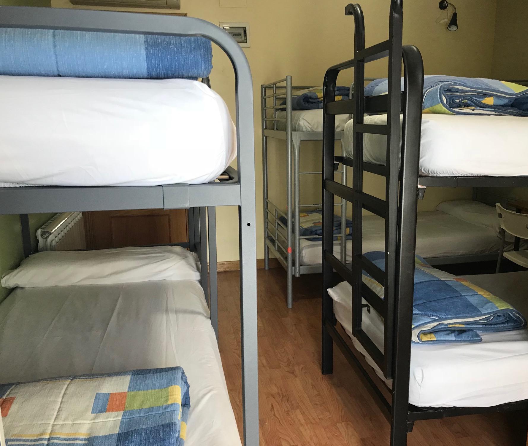 Rc Miguel Angel Hostel Madrid Buitenkant foto Hostel beds