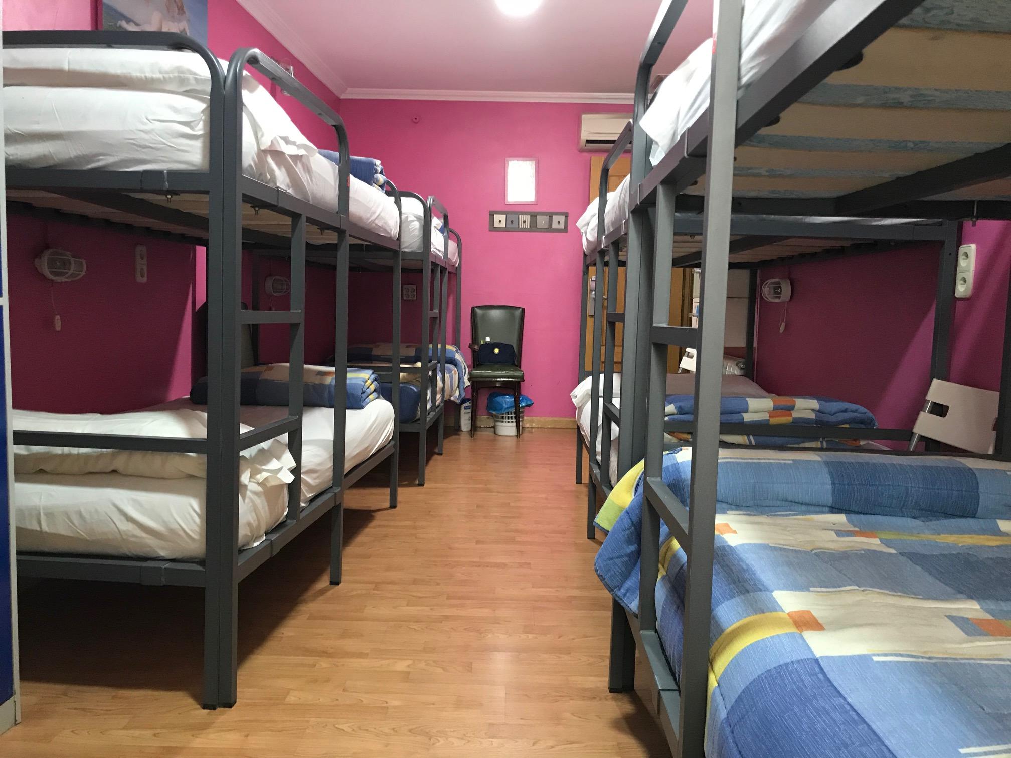 Rc Miguel Angel Hostel Madrid Buitenkant foto
