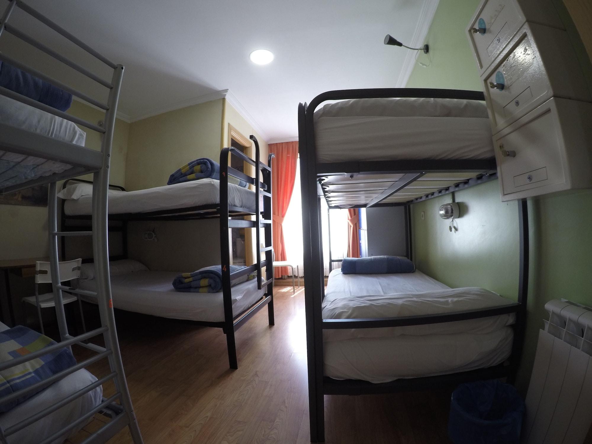 Rc Miguel Angel Hostel Madrid Buitenkant foto Hostel in Madrid, Spain