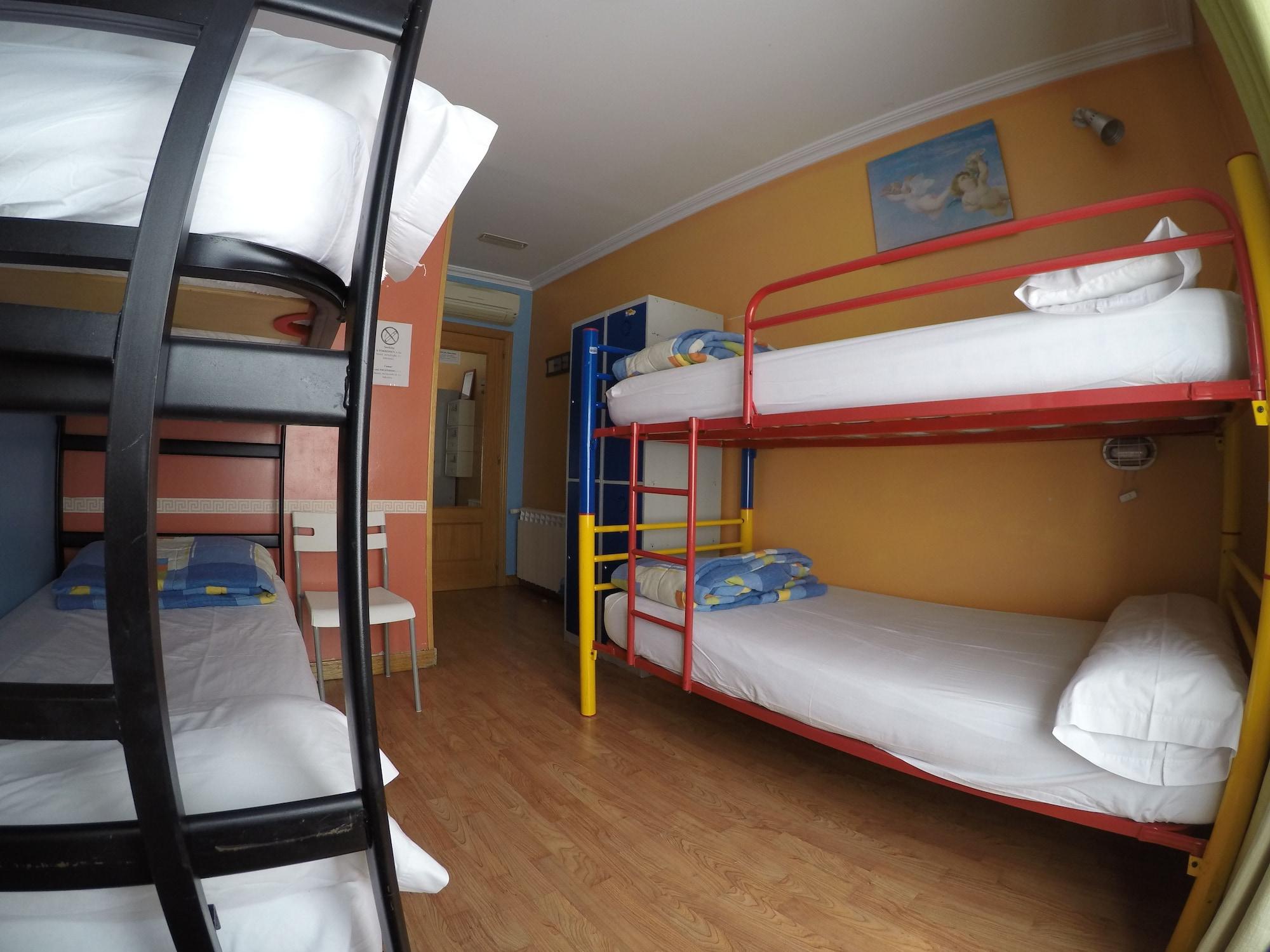 Rc Miguel Angel Hostel Madrid Buitenkant foto