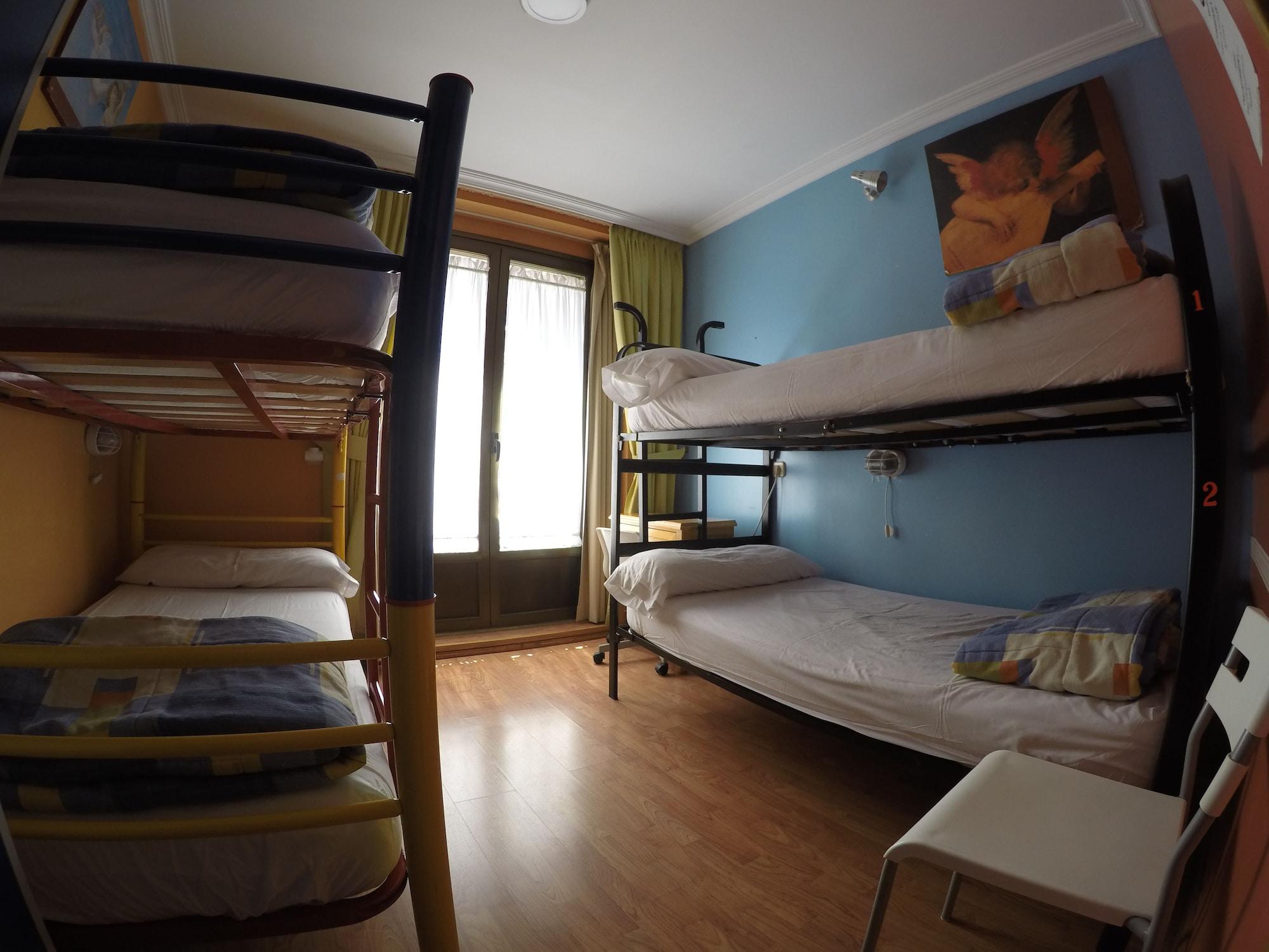 Rc Miguel Angel Hostel Madrid Buitenkant foto Hostel room in Madrid, Spain