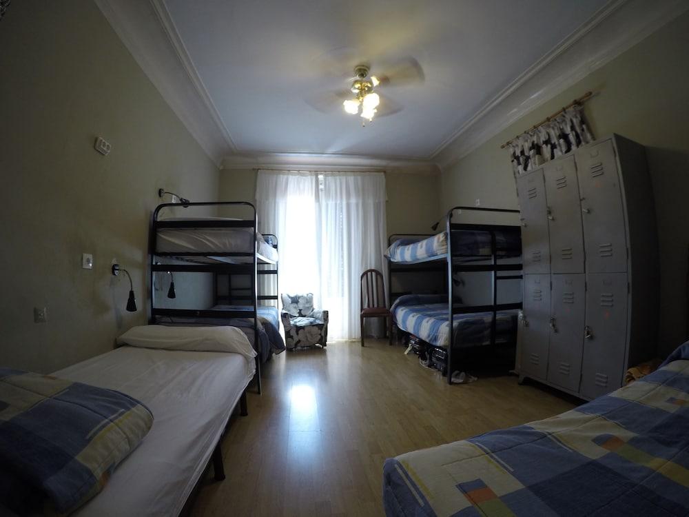 Rc Miguel Angel Hostel Madrid Buitenkant foto Hostel room in Spain