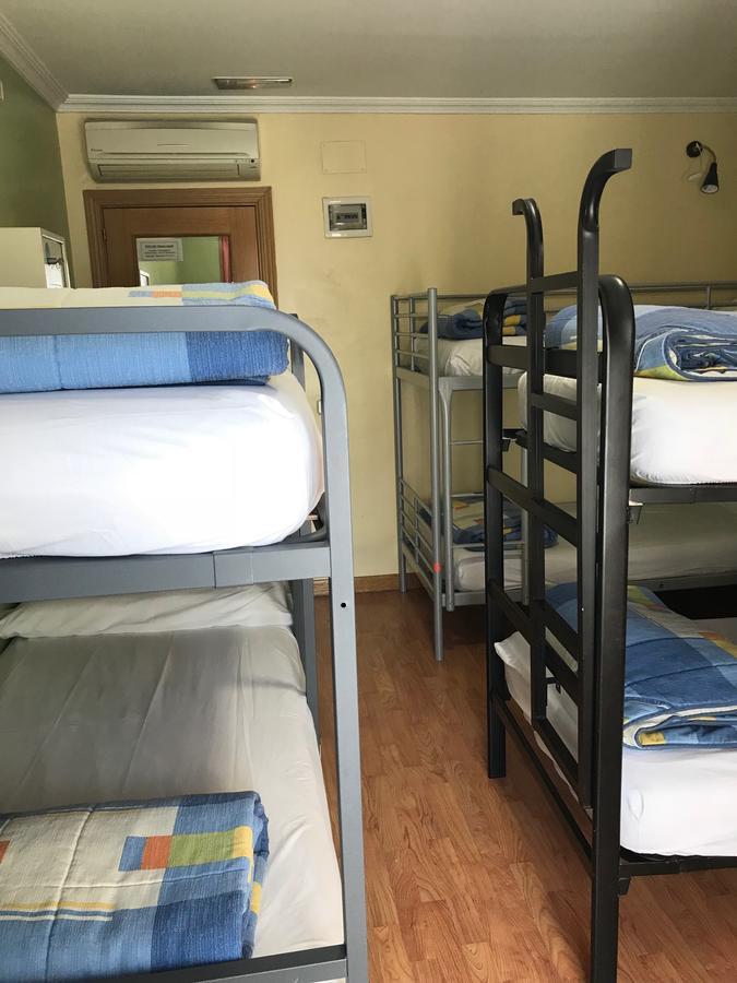 Rc Miguel Angel Hostel Madrid Buitenkant foto A typical bunk room
