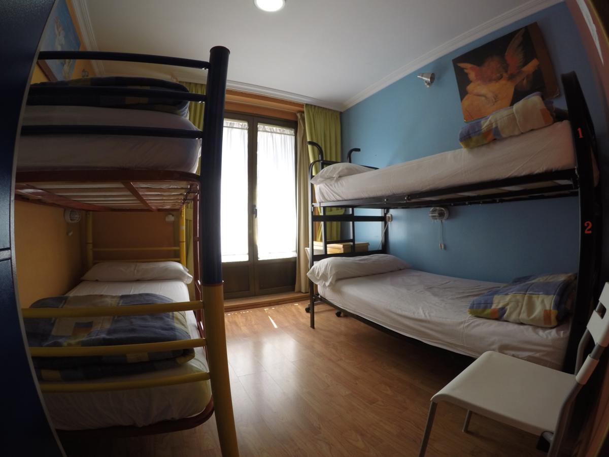 Rc Miguel Angel Hostel Madrid Buitenkant foto Hostel room in Madrid, Spain