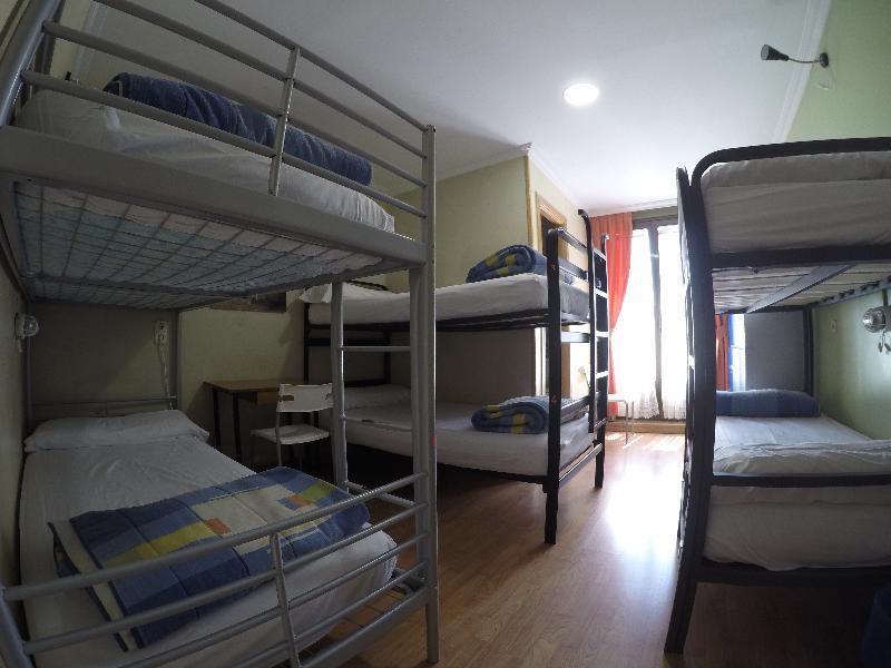 Rc Miguel Angel Hostel Madrid Buitenkant foto Hostel in Madrid, Spain